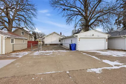 Exterior - 2748 12th Ave, Moline, IL 61265 photo 6 of 7