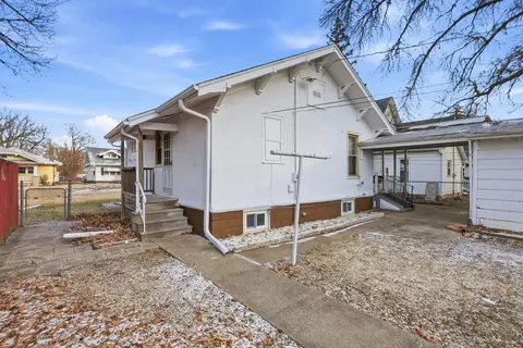 Exterior - 2748 12th Ave, Moline, IL 61265 photo 4 of 7