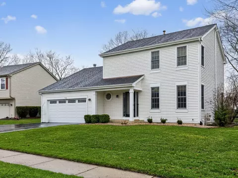 702 Pinehurst Dr, North Aurora, IL 60542