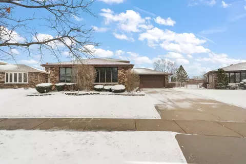 16615 Blossom Ln, Tinley Park, IL 60487