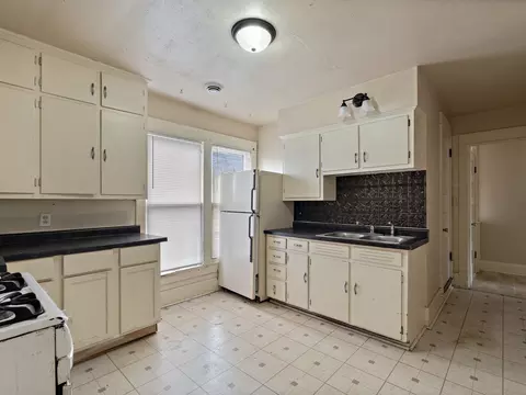 Kitchen - 1546 12th Ave, Moline, IL 61265 photo 5 of 6