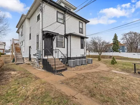 Exterior - 1546 12th Ave, Moline, IL 61265 photo 3 of 4