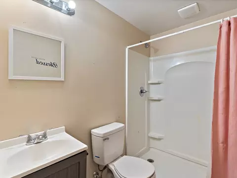 Bath - 1546 12th Ave, Moline, IL 61265 photo 3 of 3