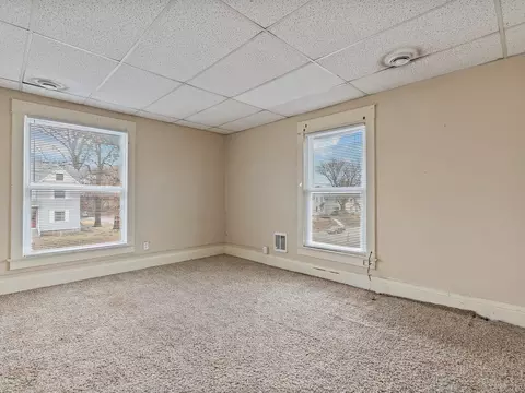 Bedroom - 1546 12th Ave, Moline, IL 61265 photo 4 of 7