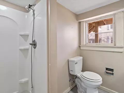 Bath - 1546 12th Ave, Moline, IL 61265 photo 2 of 3