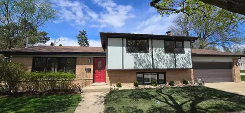 700 Florence Dr, Park Ridge, IL 60068