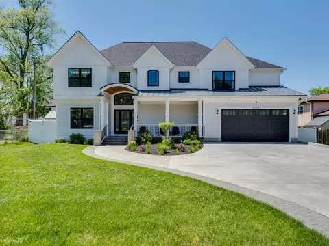 10 S330 Oneill Dr, Burr Ridge, IL 60527
