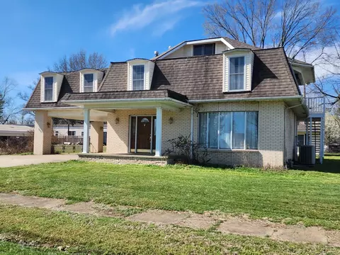 113 Jackson St, Hurst, IL 62949