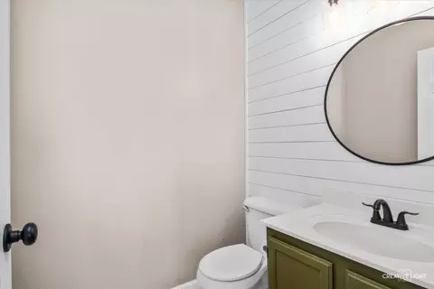 Bath - 651 Lancaster Cir, Elgin, IL 60123 photo 1 of 2