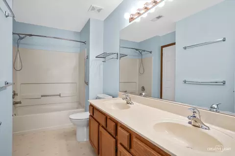 Bath - 651 Lancaster Cir, Elgin, IL 60123 photo 2 of 2