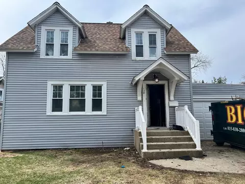 138 N Smith St, Aurora, IL 60505