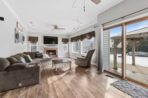 32546 Pilgrims Ct, Lakemoor, IL 60051 photo 9