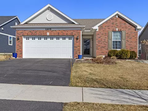 1205 Ardmoor Dr, Crystal Lake, IL 60012