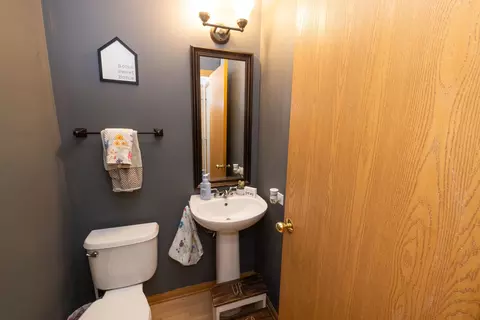 Bath - 2375 Cove Ct, Elgin, IL 60123 photo 1 of 3