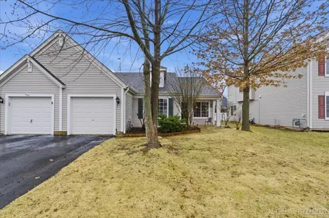 2468 Roxbury Ln, Montgomery, IL 60538