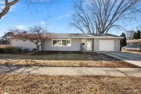 309 W School St, Plano, IL 60545