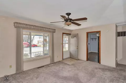 Living - 1562 S 5th Ave, Kankakee, IL 60901 photo 1 of 3