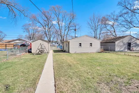 Exterior - 1562 S 5th Ave, Kankakee, IL 60901 photo 3 of 4