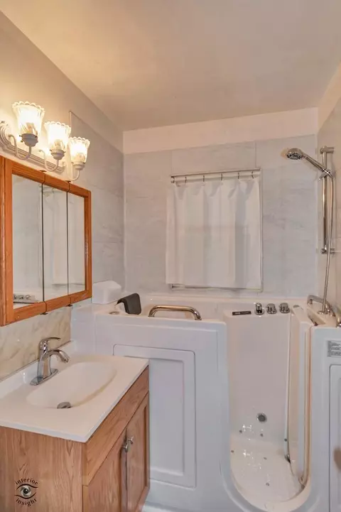 Bath - 1562 S 5th Ave, Kankakee, IL 60901 photo 1 of 2