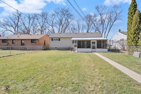 Exterior - 1562 S 5th Ave, Kankakee, IL 60901 photo 1 of 4