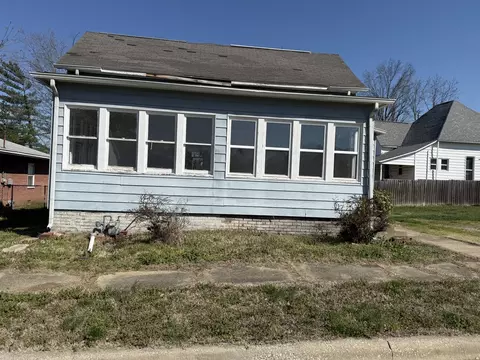 506 W College St, Harrisburg, IL 62946