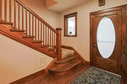 Entry Way - 453 Orchard St, Elgin, IL 60123 photo 2 of 5