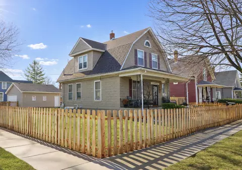 453 Orchard St, Elgin, IL 60123