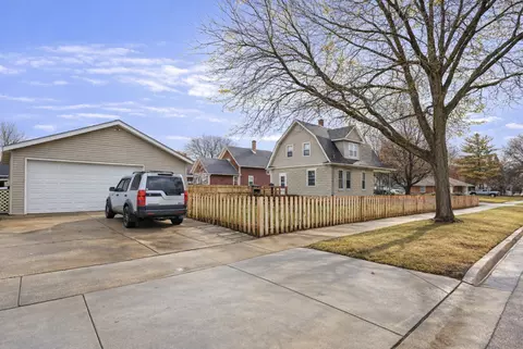 Exterior - 453 Orchard St, Elgin, IL 60123 photo 3 of 4
