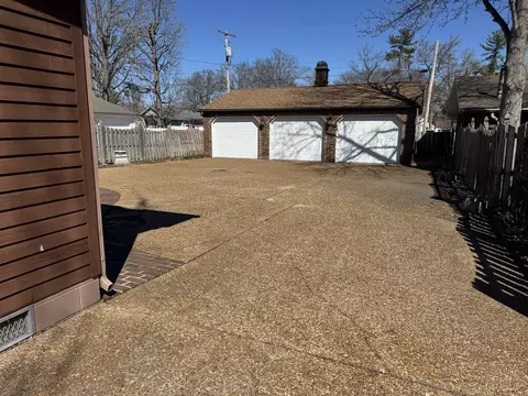 Exterior - 403 W Mitchell St, Benton, IL 62812 photo 5 of 7