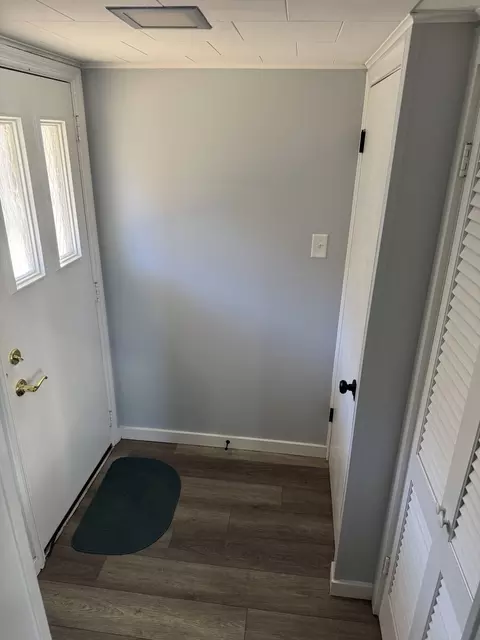 Entry Way - 403 W Mitchell St, Benton, IL 62812 photo 3 of 4