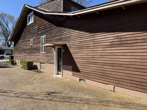 Exterior - 403 W Mitchell St, Benton, IL 62812 photo 6 of 7