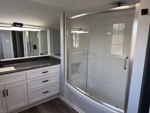 Bath - 403 W Mitchell St, Benton, IL 62812 photo 7 of 7