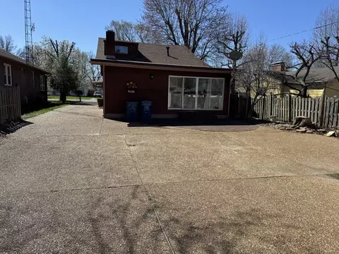 Exterior - 403 W Mitchell St, Benton, IL 62812 photo 7 of 7