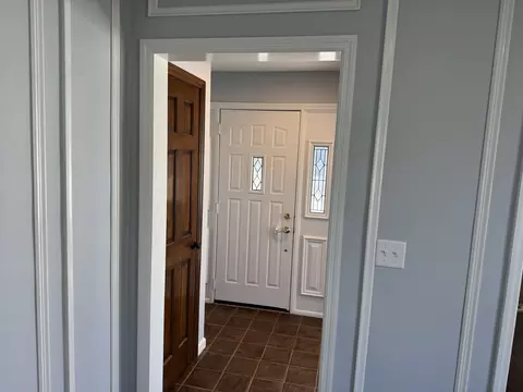 Entry Way - 403 W Mitchell St, Benton, IL 62812 photo 1 of 4