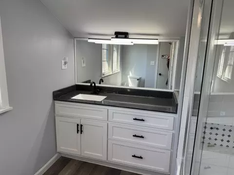Bath - 403 W Mitchell St, Benton, IL 62812 photo 6 of 7
