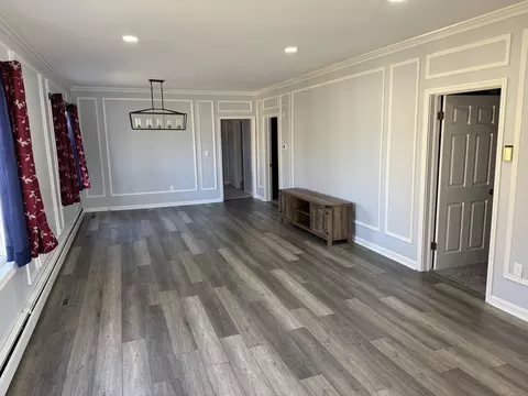 Living - 403 W Mitchell St, Benton, IL 62812 photo 2 of 7