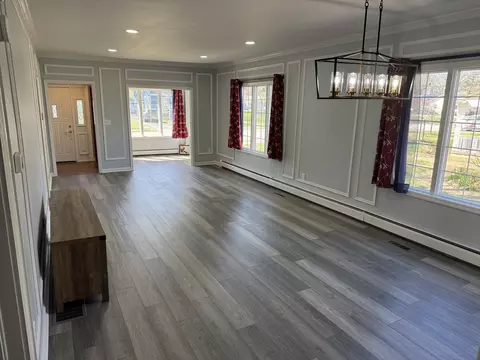 Living - 403 W Mitchell St, Benton, IL 62812 photo 3 of 7