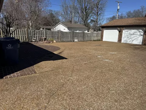 Exterior - 403 W Mitchell St, Benton, IL 62812 photo 4 of 7