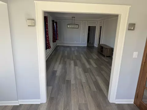Living - 403 W Mitchell St, Benton, IL 62812 photo 1 of 7