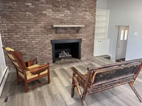 Living - 403 W Mitchell St, Benton, IL 62812 photo 6 of 7