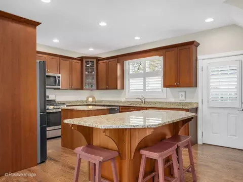 Kitchen - 1607 E Indiana St, Wheaton, IL 60187 photo 3 of 6