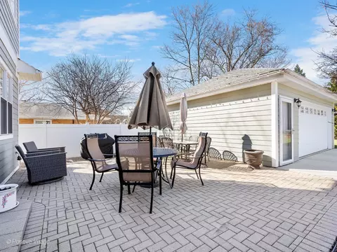 Exterior - 1607 E Indiana St, Wheaton, IL 60187 photo 5 of 8