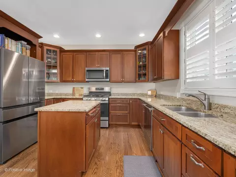 Kitchen - 1607 E Indiana St, Wheaton, IL 60187 photo 6 of 6