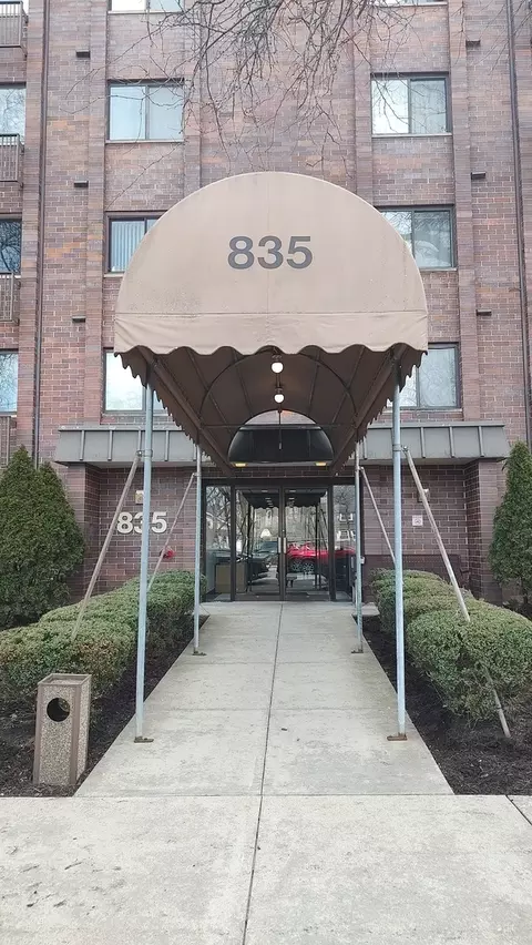 835 Pearson St #308, Des Plaines, IL 60016 photo 2