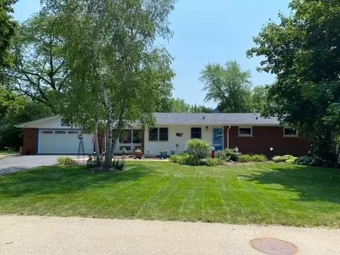 Exterior - 1009 Meadow Ln, Elgin, IL 60123 photo 3 of 3