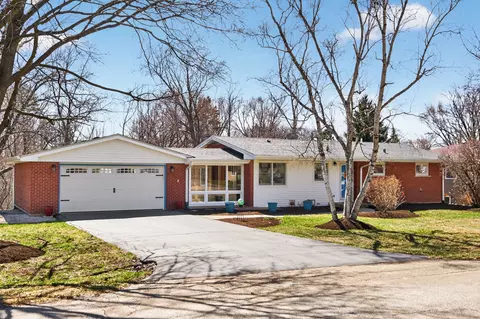 Exterior - 1009 Meadow Ln, Elgin, IL 60123 photo 2 of 3