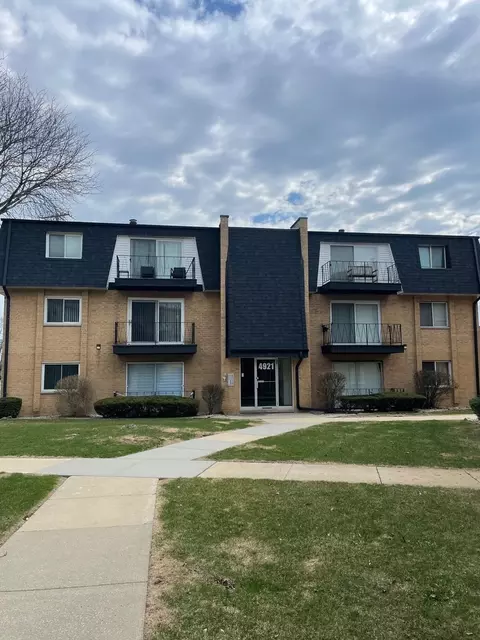 4921 W 109th St #304, Oak Lawn, IL 60453