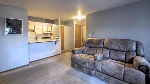 4302 W Shamrock Ln #2D, Mchenry, IL 60050 photo 6