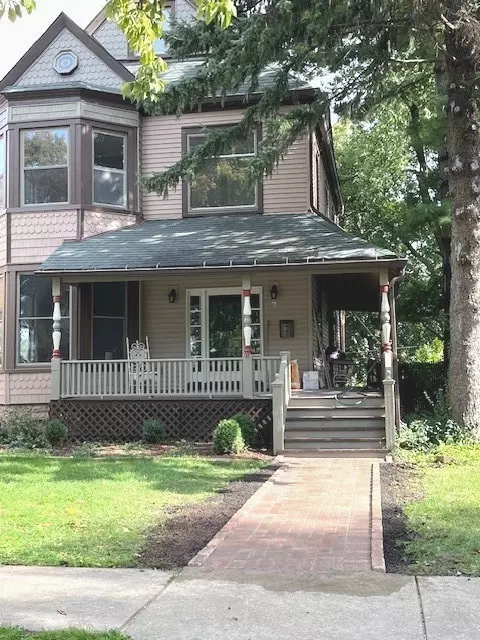61 7th Ave, La Grange, IL 60525