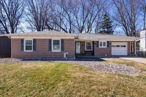 1224 14th St, Bettendorf, IA 52722